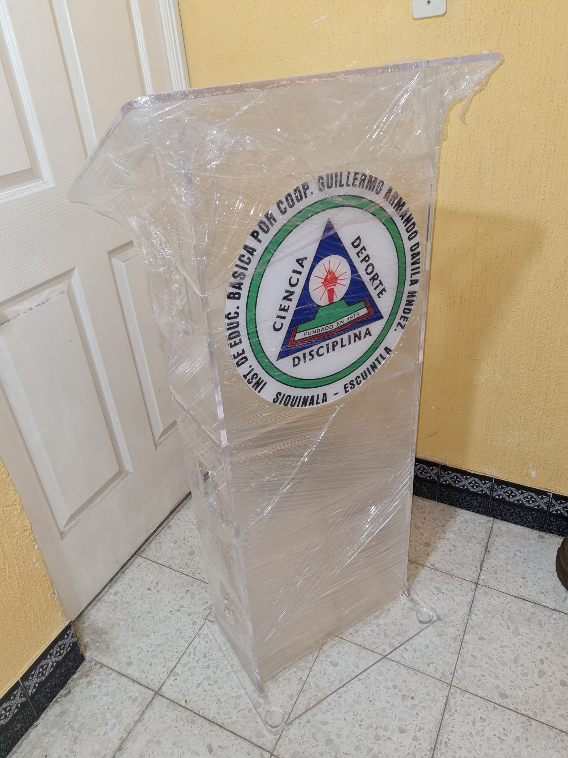 ACRILICOS ROTULOS PODIUM EXHIBIDORES RECONOCIMIENTOS IMPRESION DIGITAL ROTULOS LAPARAS BUZONES MDF PVC GUATEMALA, CHIMALTENANGO, ANTIGUA GUATEMALA ACRIDEC