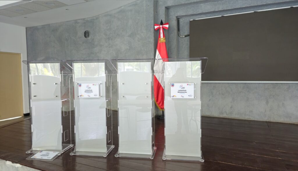 ACRILICOS ROTULOS PODIUM EXHIBIDORES RECONOCIMIENTOS IMPRESION DIGITAL ROTULOS LAPARAS BUZONES MDF PVC GUATEMALA, CHIMALTENANGO, ANTIGUA GUATEMALA ACRIDEC